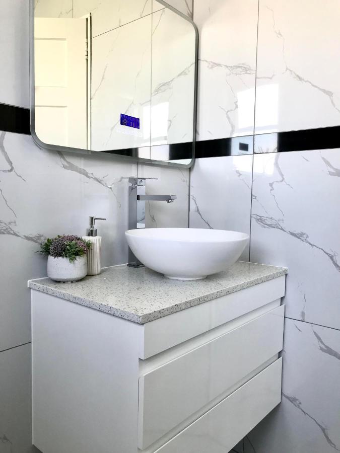 Bright & Comfy Stay In Newly Renovated Home With Parking Оукланд Екстериор снимка