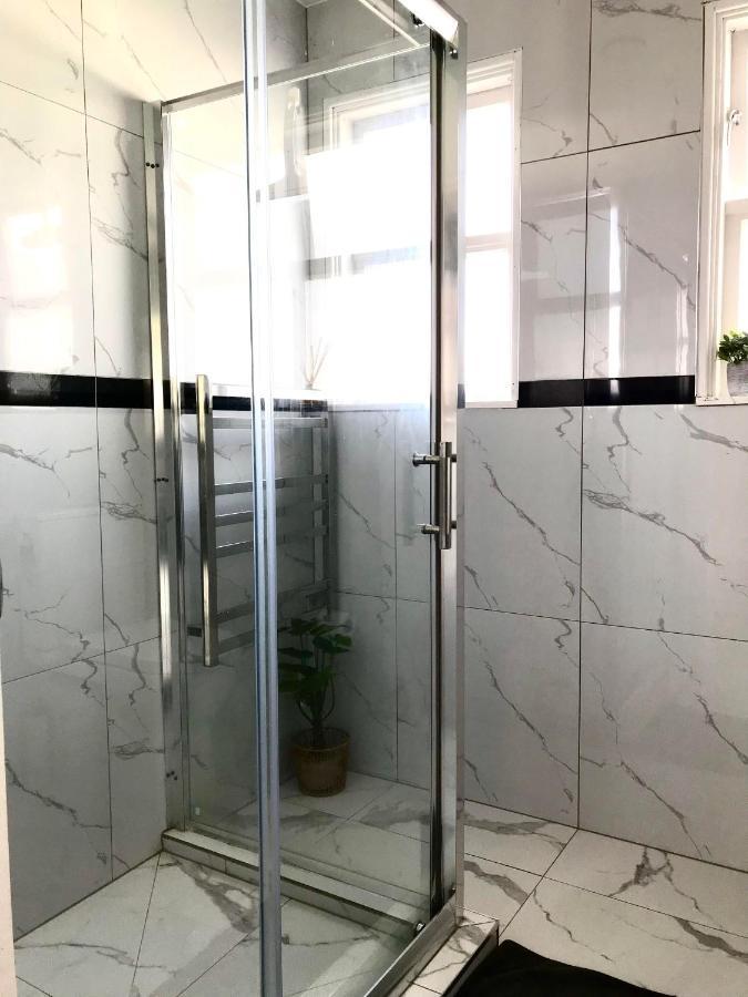 Bright & Comfy Stay In Newly Renovated Home With Parking Оукланд Екстериор снимка